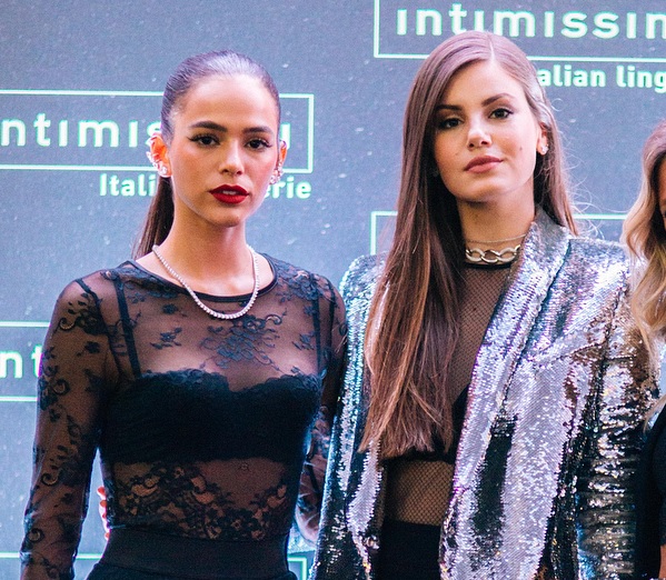 Bruna Marquezine e Camila Queiroz em Verona (Foto: @brumarquezine/Instagram/Reprodução)