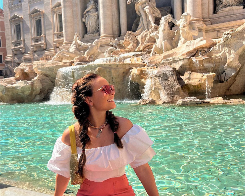 Larissa Manoela em Fontana di Trevi (Foto: @larissamanoela/Instagram/Reprodução)