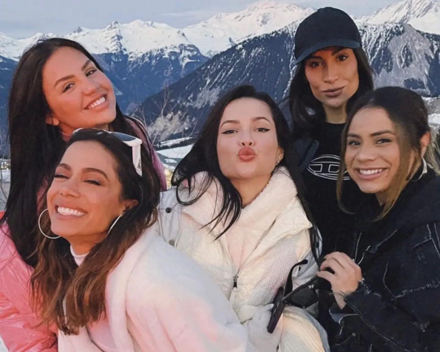 Anitta, Juliette, Bianca, Lexa e a amiga Vivi (Foto: Reprodução/Instagram)