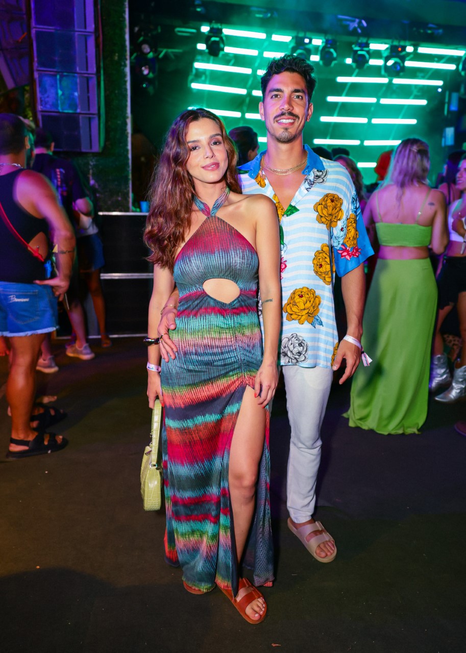 Giovanna Lancellotti e o namorado (Foto: Agência BrazilNews)