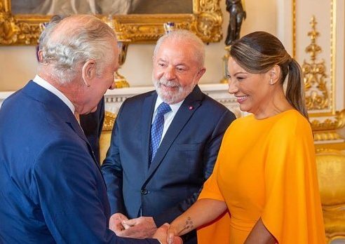Janja e Lula em encontro ao lado de Rei Charles III (Foto: Reprodução/Instagram/@janjalula)