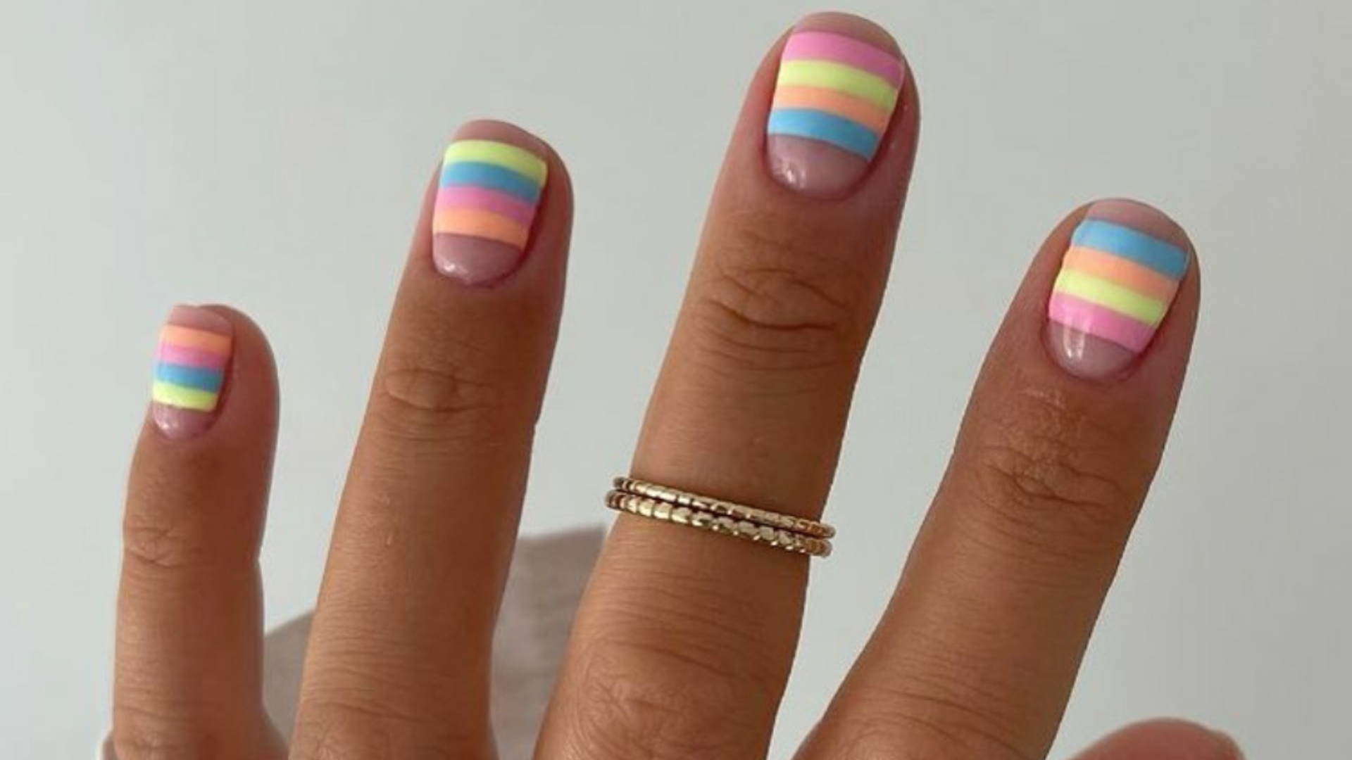 Nail art LGBTQIA+ (Foto: @evenonionscanbefab/Instagram/Reprodução)