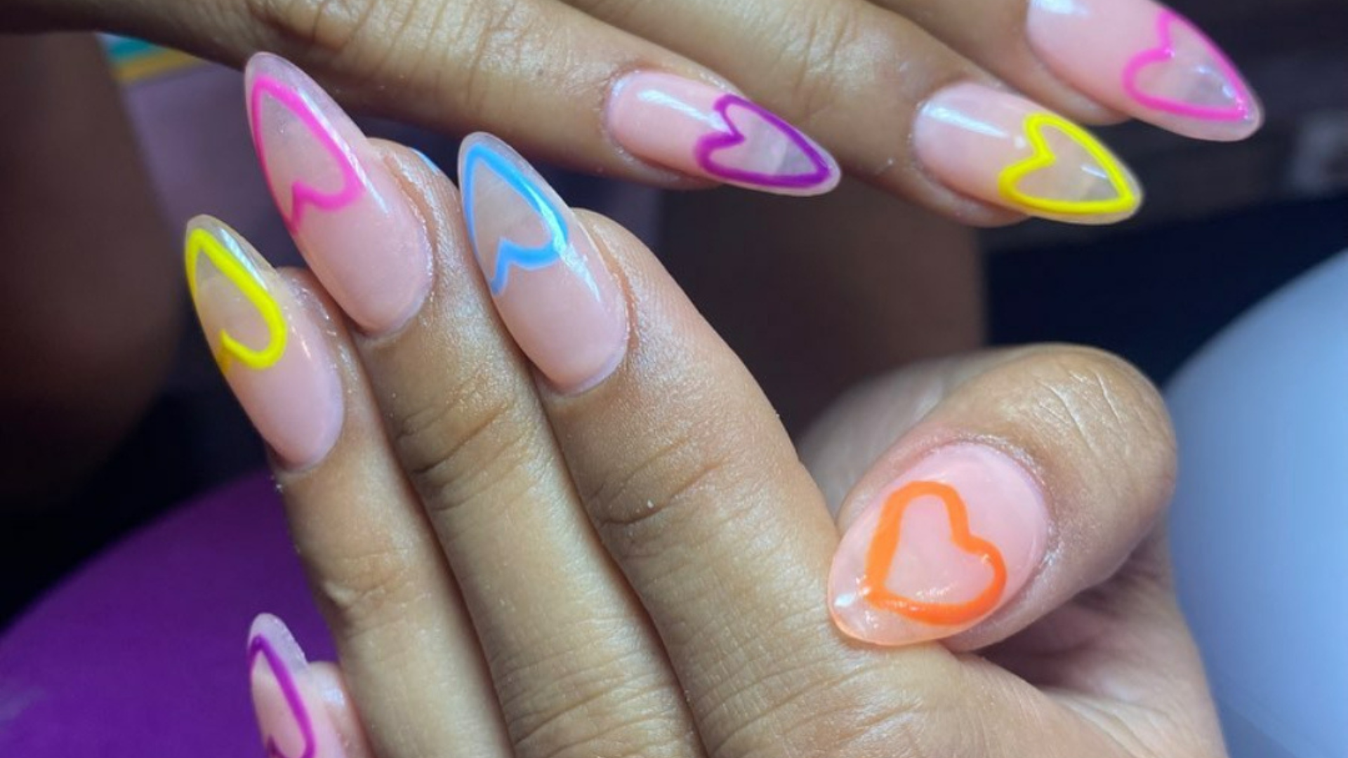 Nail art LGBTQIA+ (Foto: @maila.beautystudio/Instagram/Reprodução)