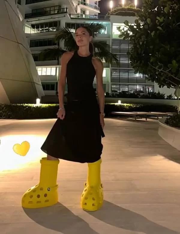 Victoria Beckham com a bota (Foto: Reprodução/Instagram)