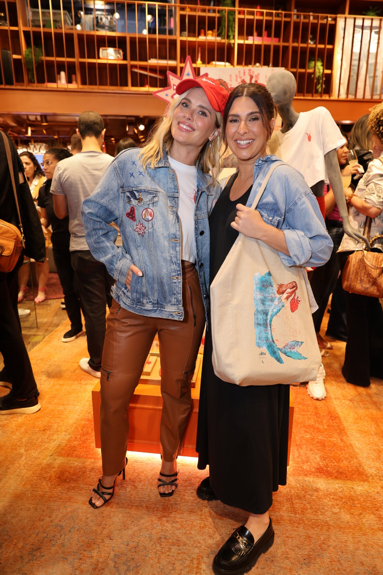 Carolina Dieckmann e Fernanda Paes Leme (Foto: Brazil News)